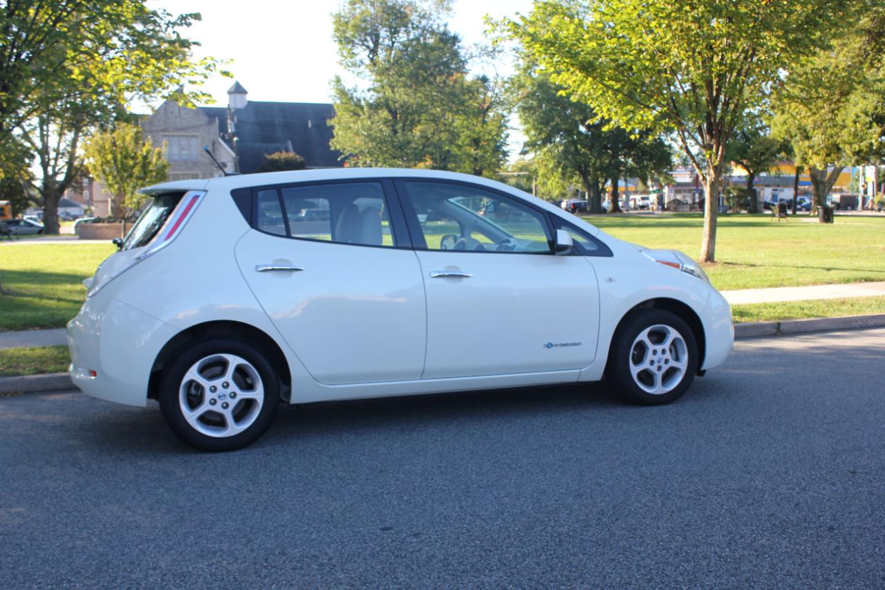 Nissan Leaf SL 2012