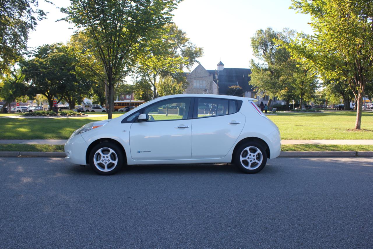 Nissan Leaf SL 2012