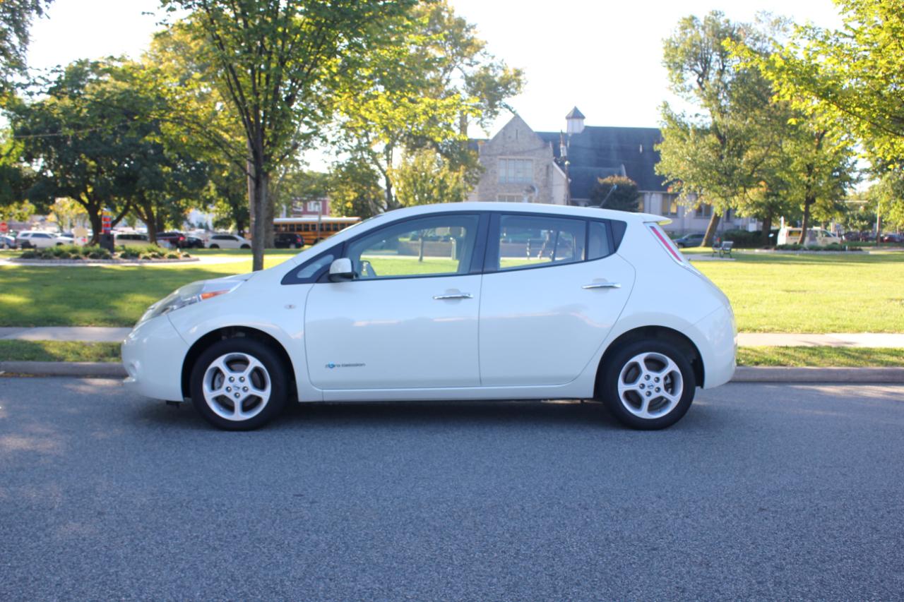 Nissan Leaf SL 2012