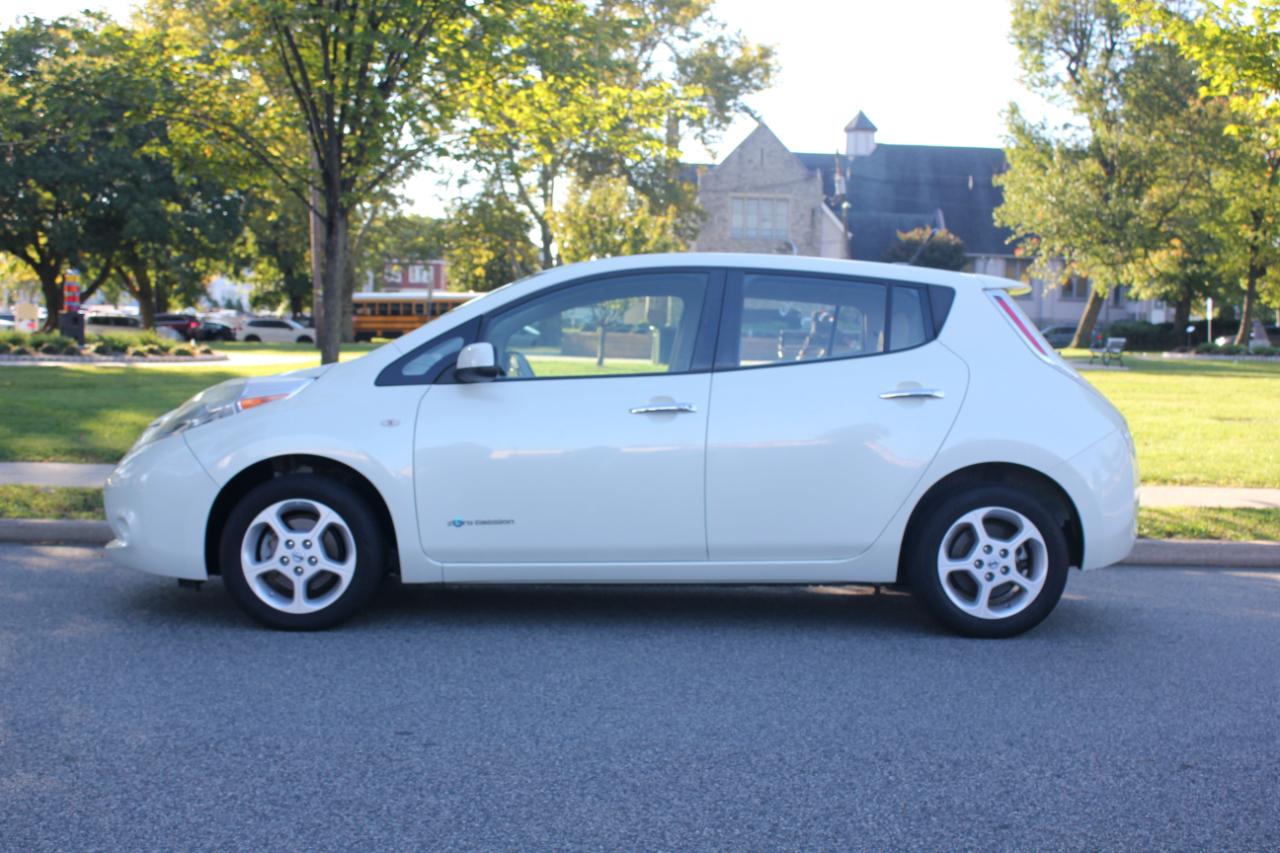 Nissan Leaf SL 2012