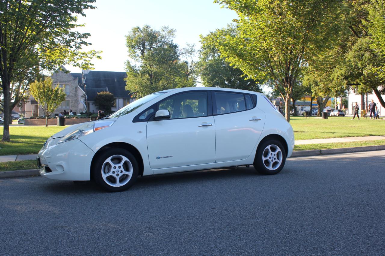 Nissan Leaf SL 2012