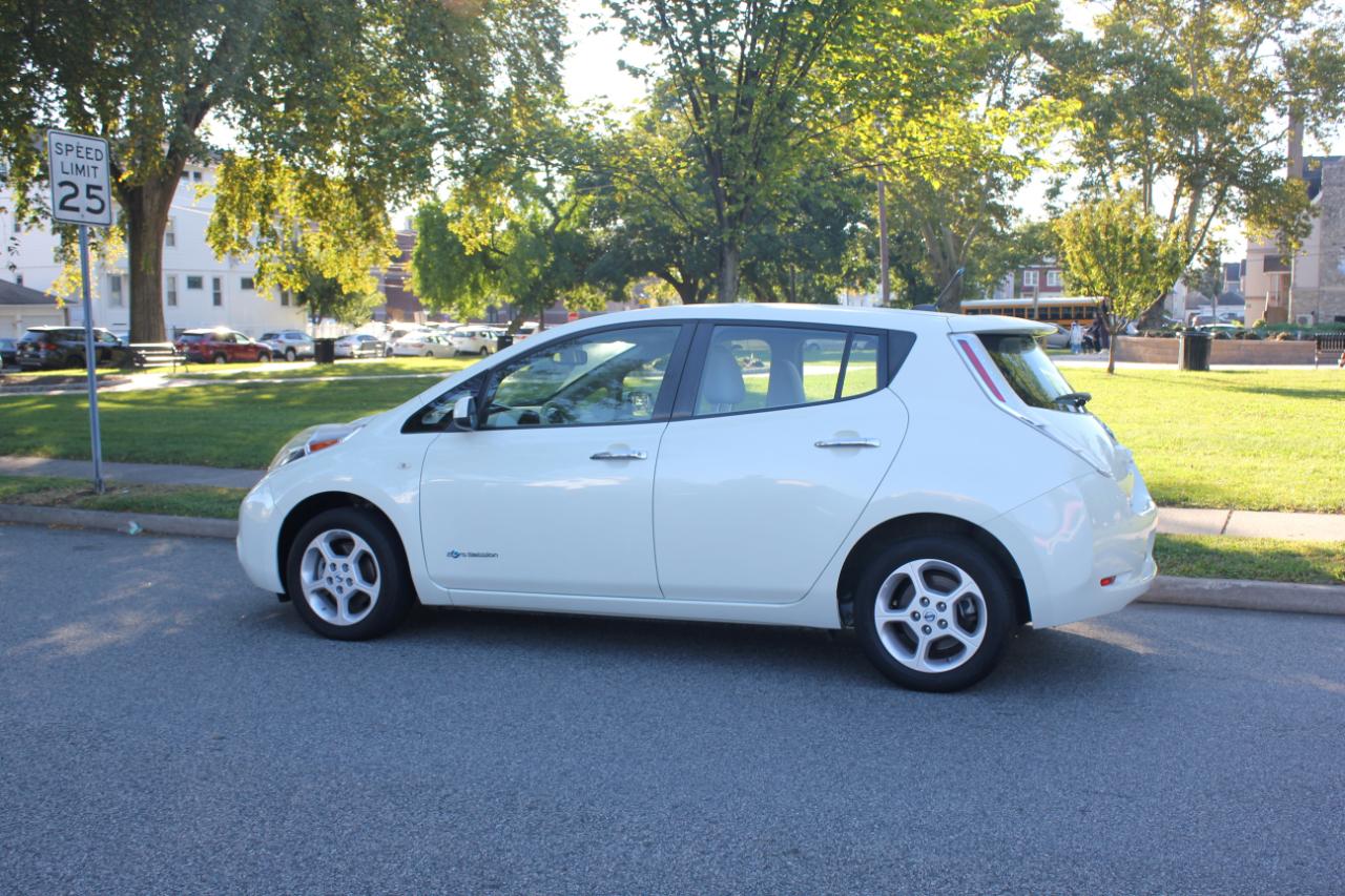 Nissan Leaf SL 2012