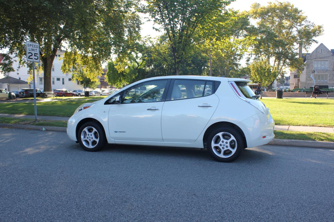 Nissan Leaf SL 2012