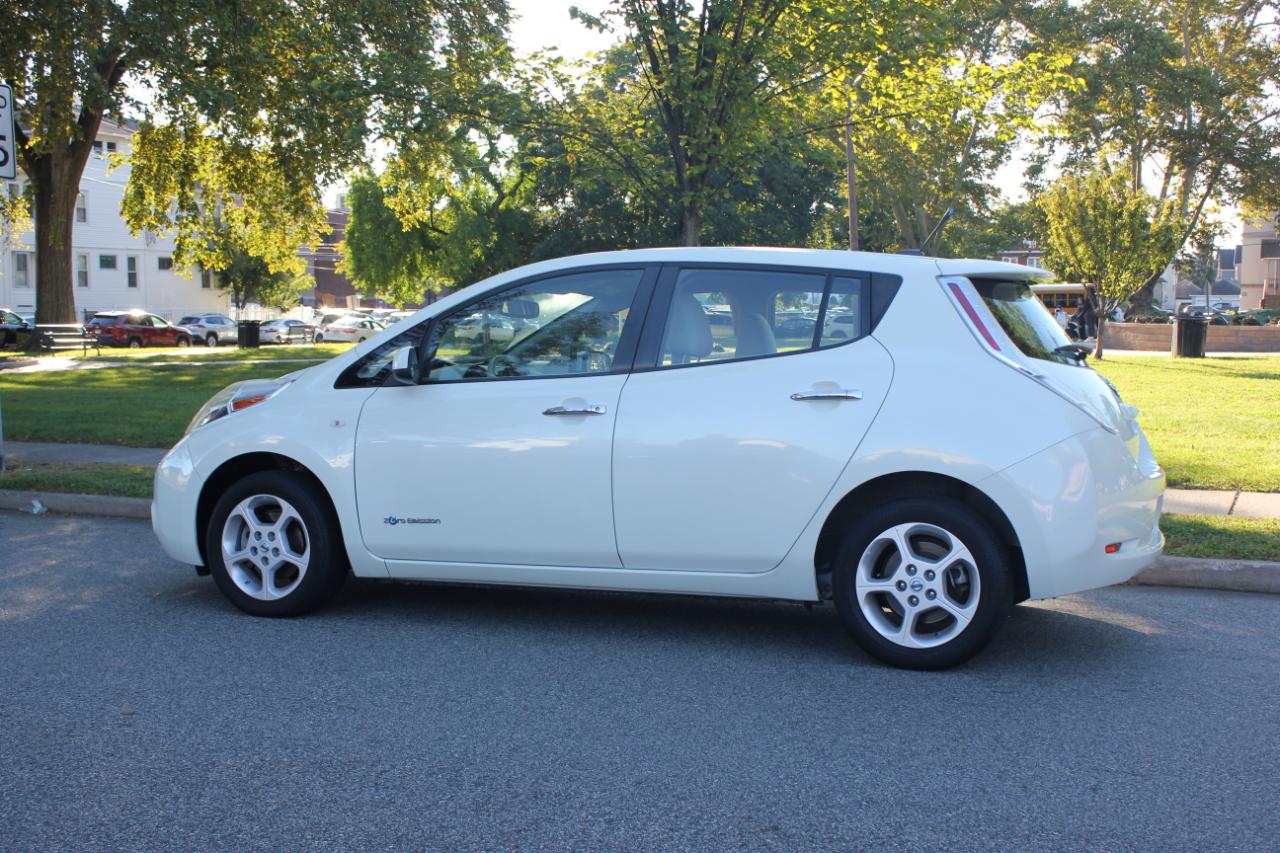 Nissan Leaf SL 2012