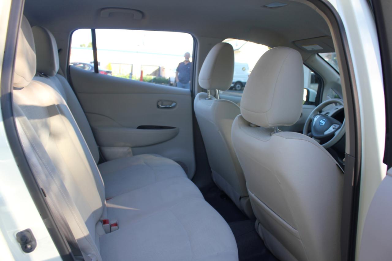 Nissan Leaf SL 2012
