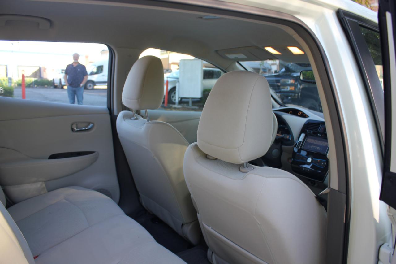 Nissan Leaf SL 2012