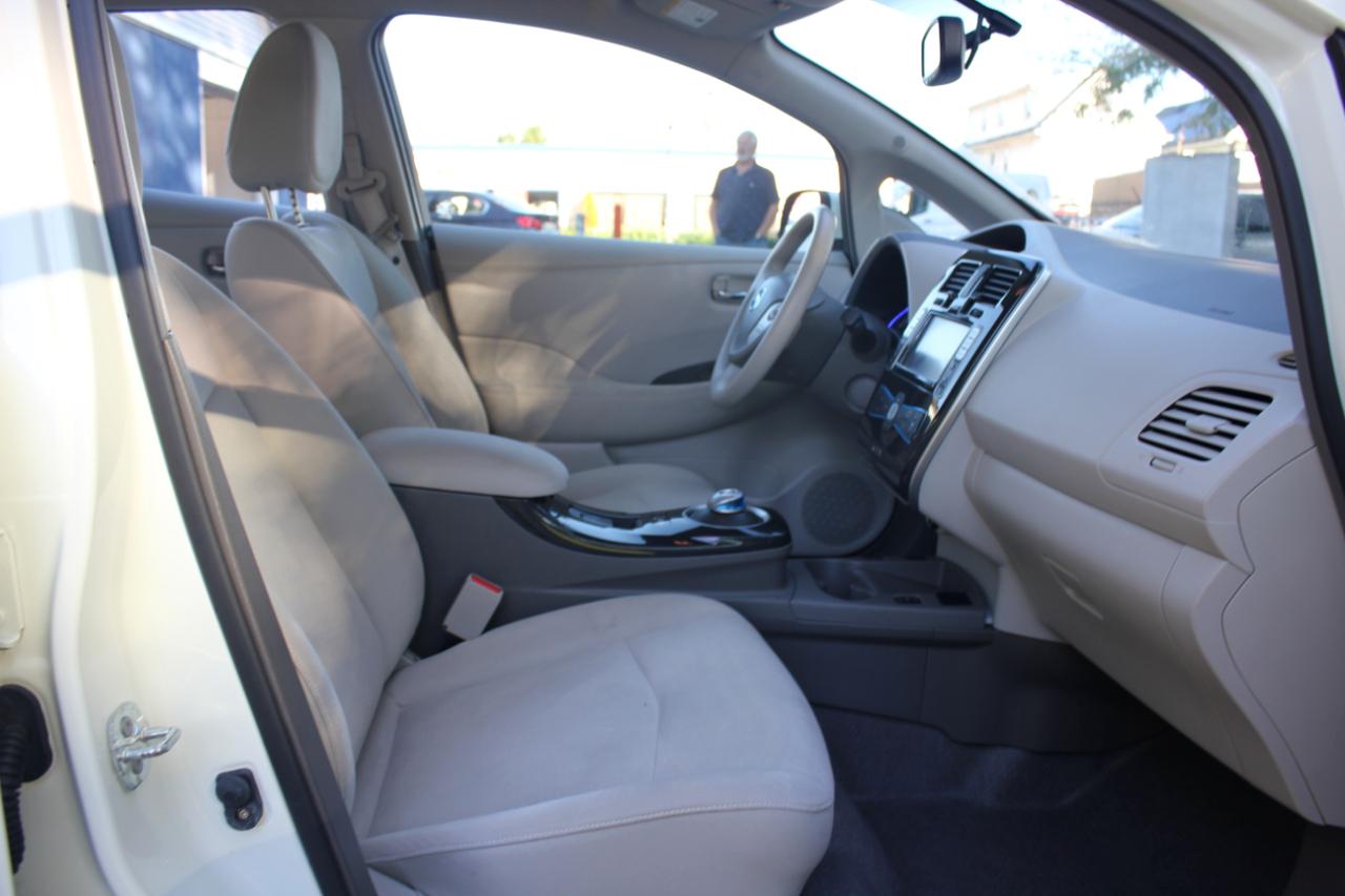Nissan Leaf SL 2012