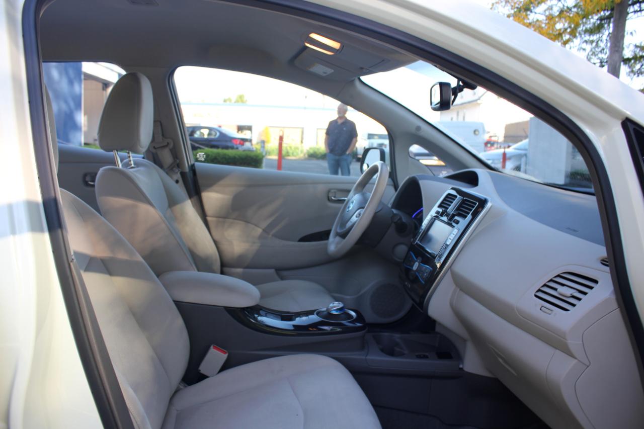 Nissan Leaf SL 2012