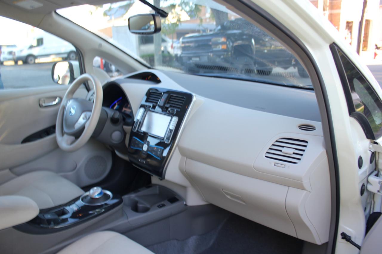 Nissan Leaf SL 2012