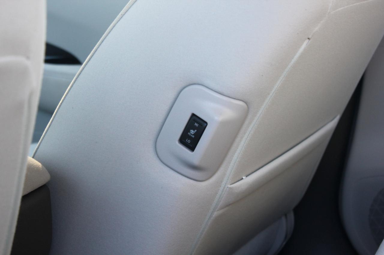 Nissan Leaf SL 2012