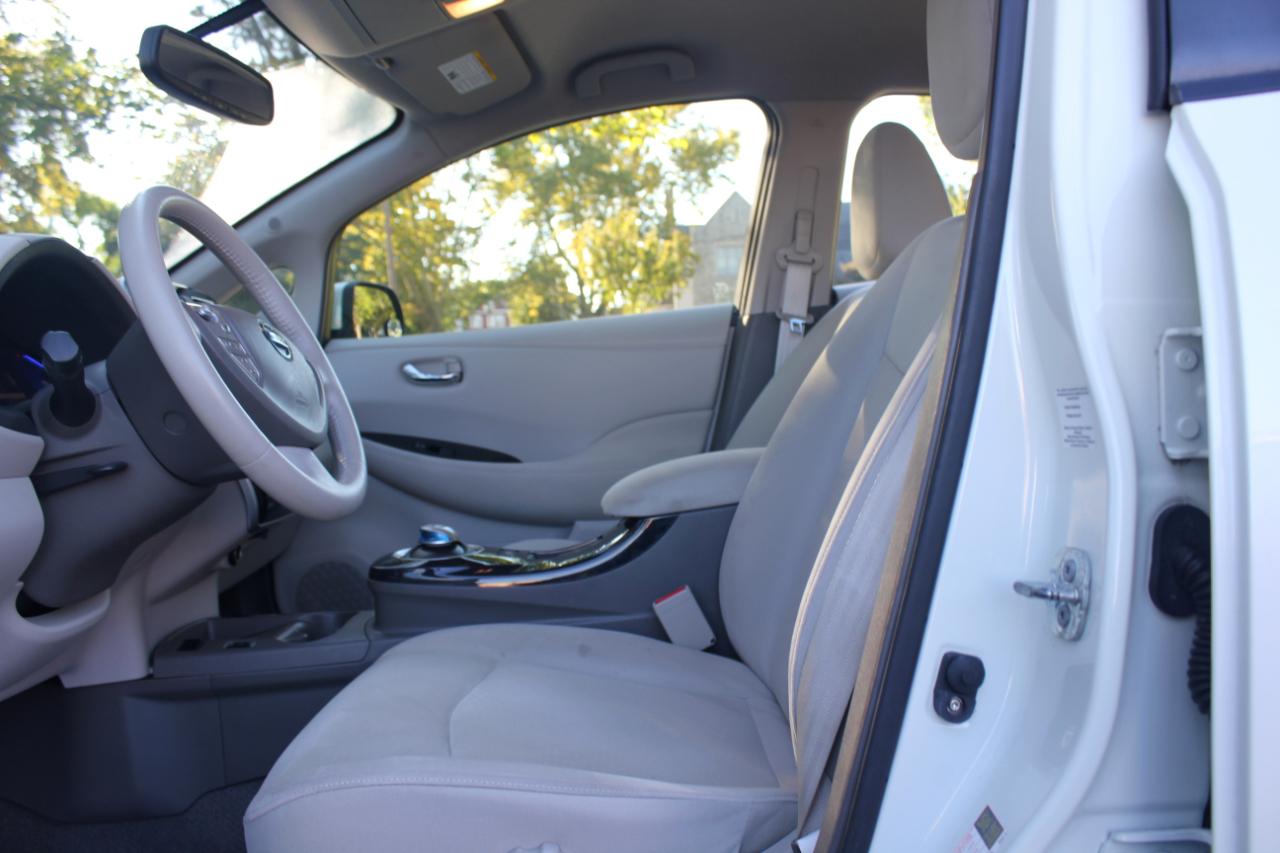 Nissan Leaf SL 2012