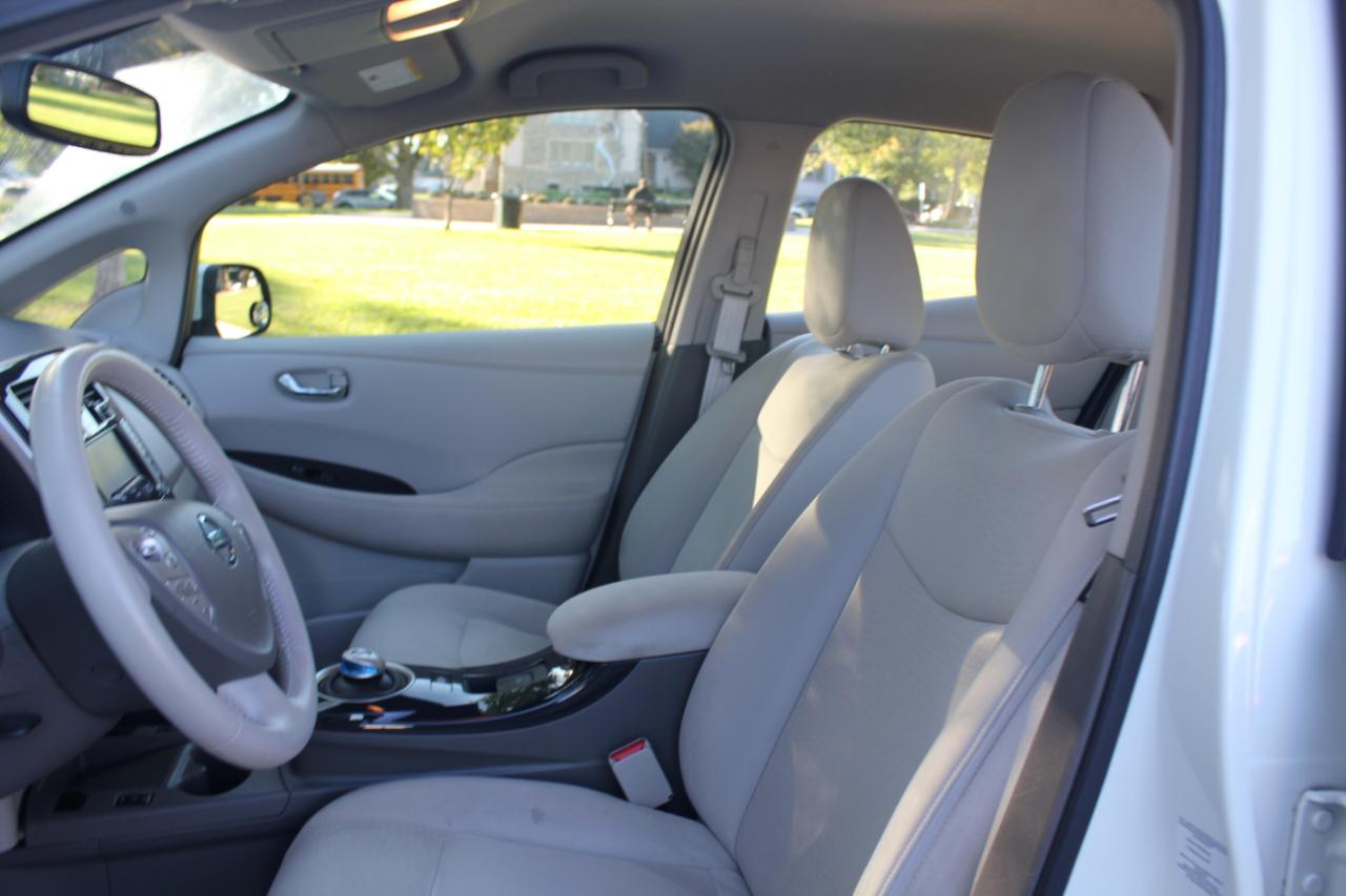 Nissan Leaf SL 2012