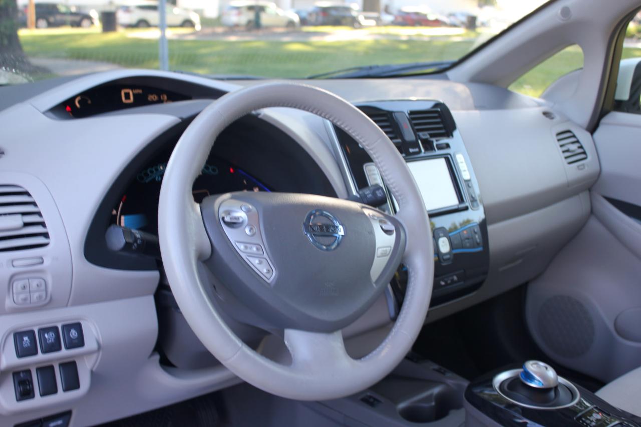 Nissan Leaf SL 2012