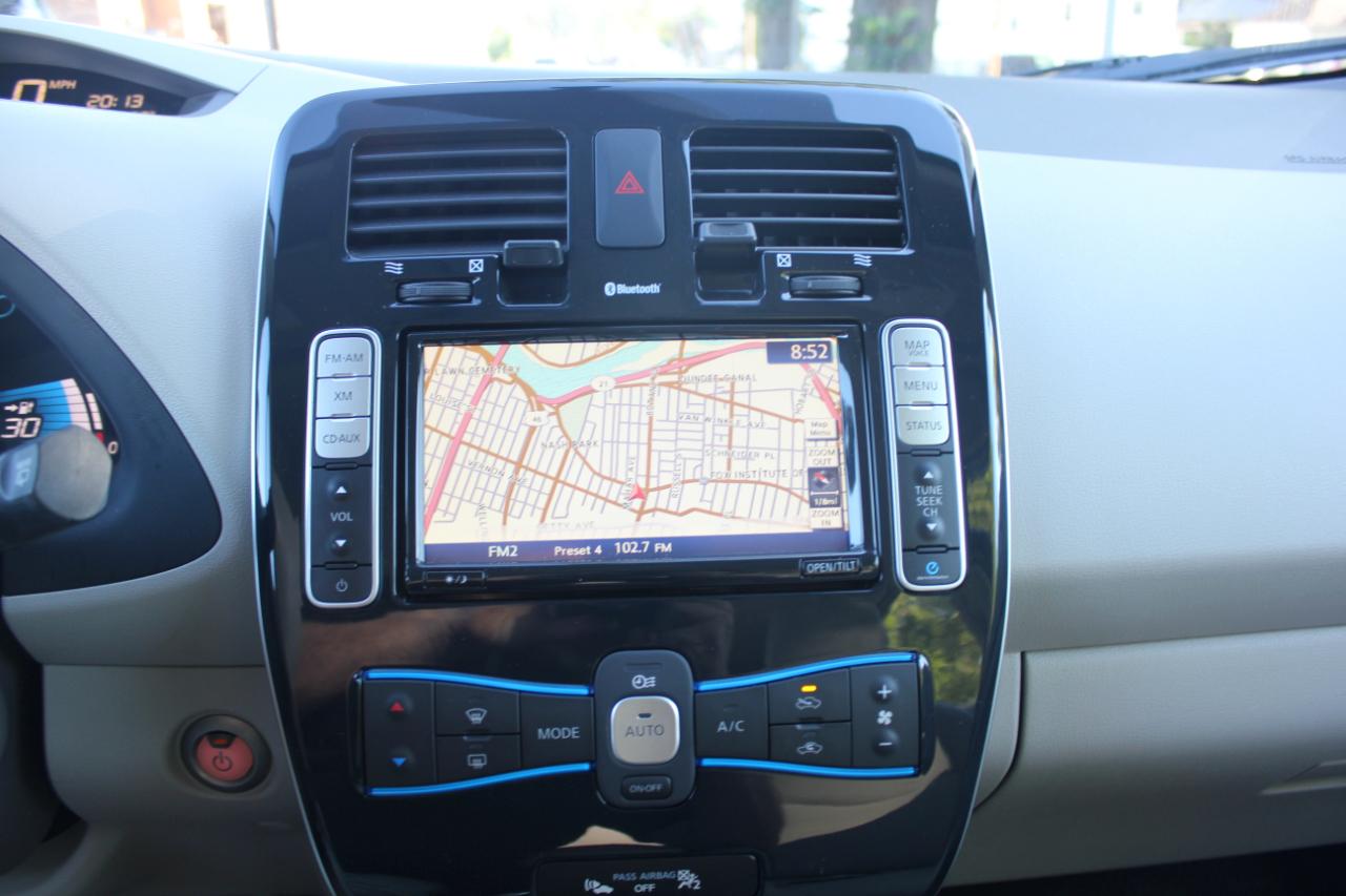Nissan Leaf SL 2012