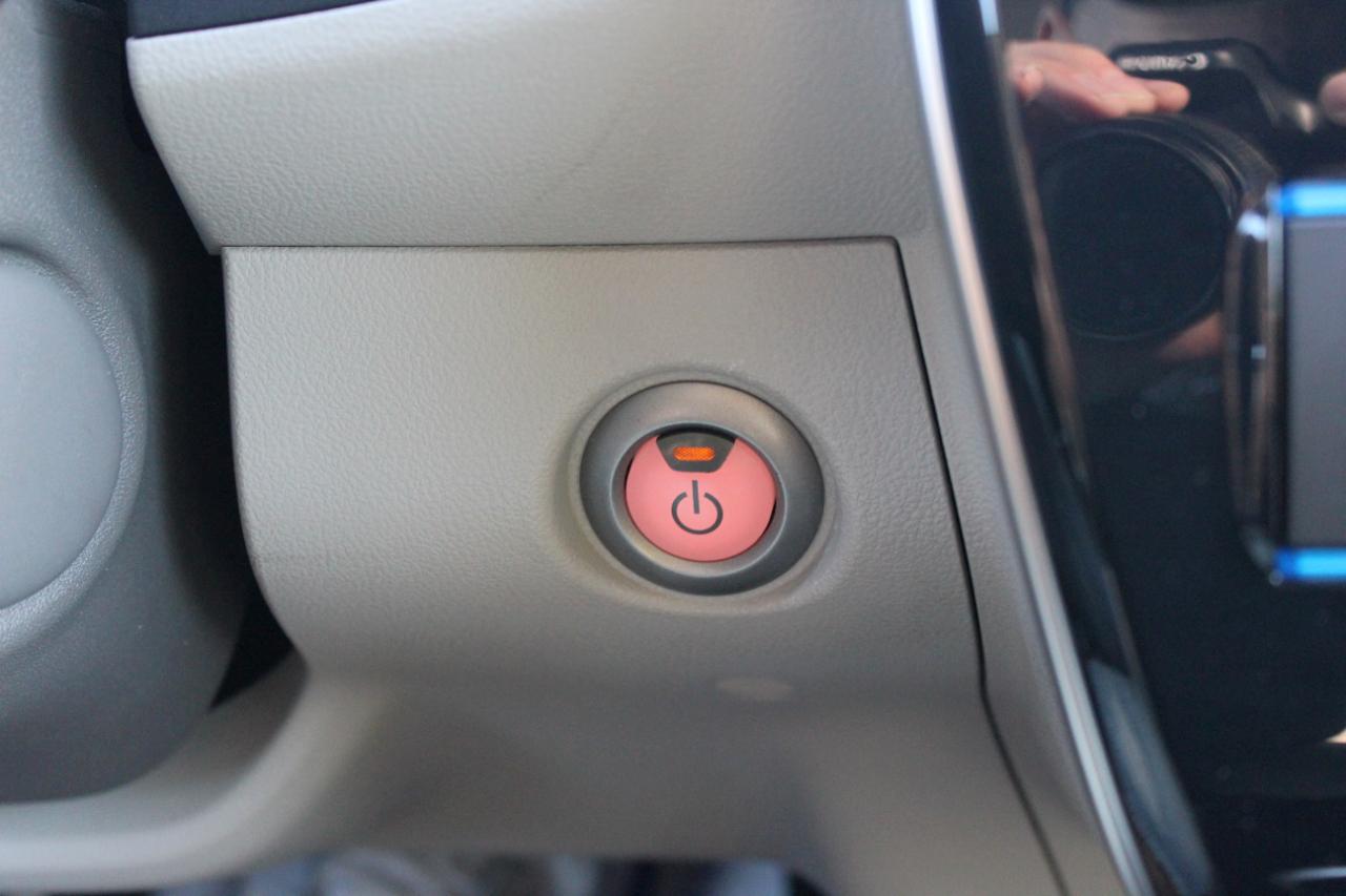 Nissan Leaf SL 2012