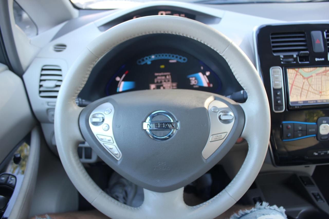 Nissan Leaf SL 2012