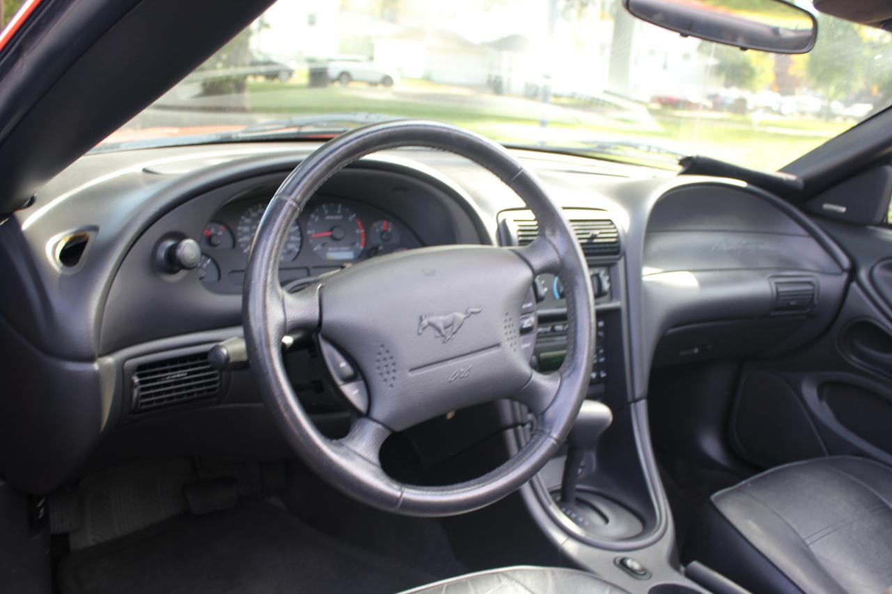 Ford Mustang Deluxe Convertible 2004