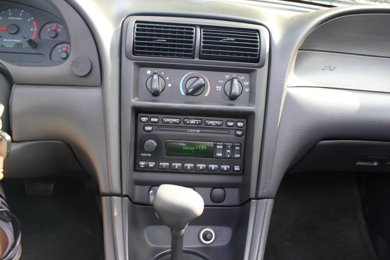 Ford Mustang Deluxe Convertible 2004