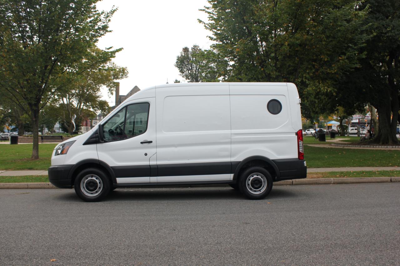 Ford Transit 150 Van Med. Roof w/Sliding Pass. 130-in. WB 2017