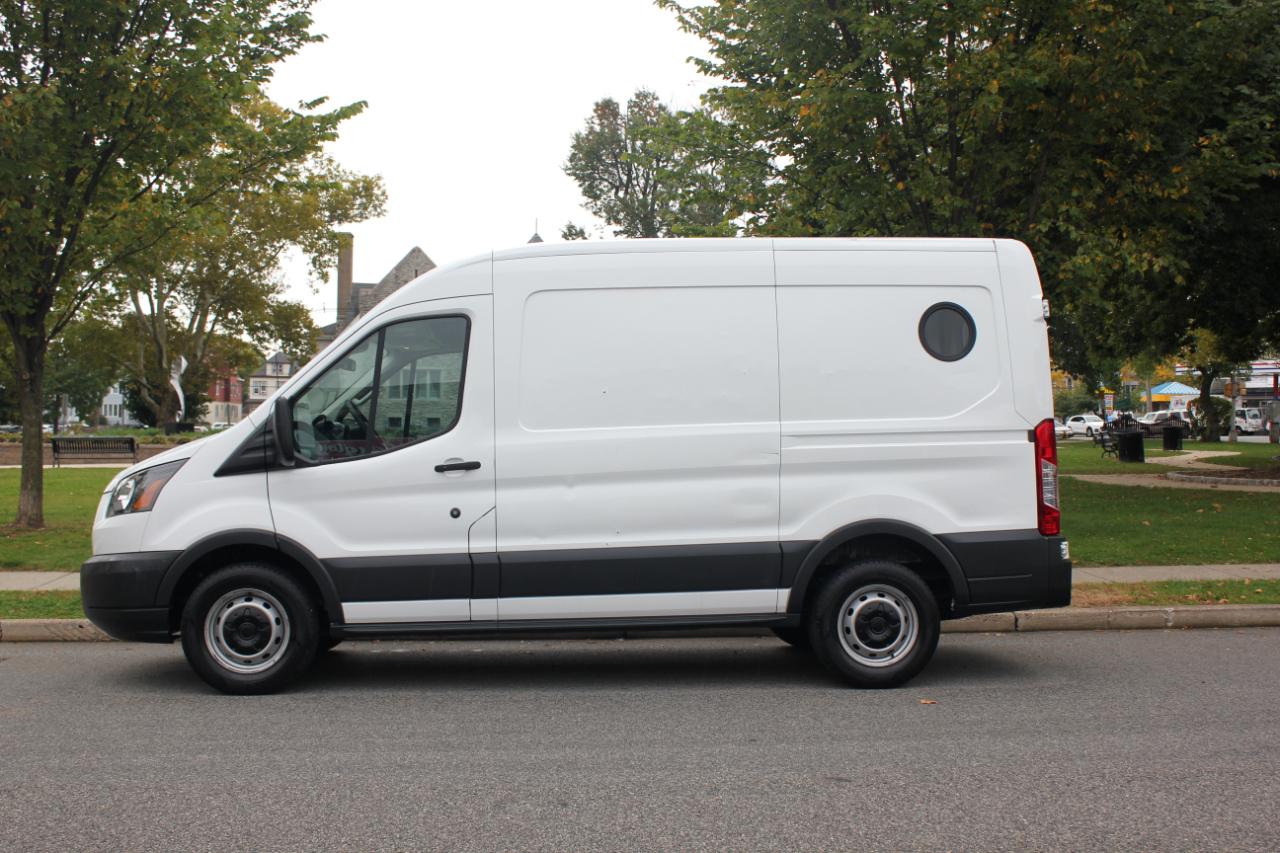 Ford Transit 150 Van Med. Roof w/Sliding Pass. 130-in. WB 2017