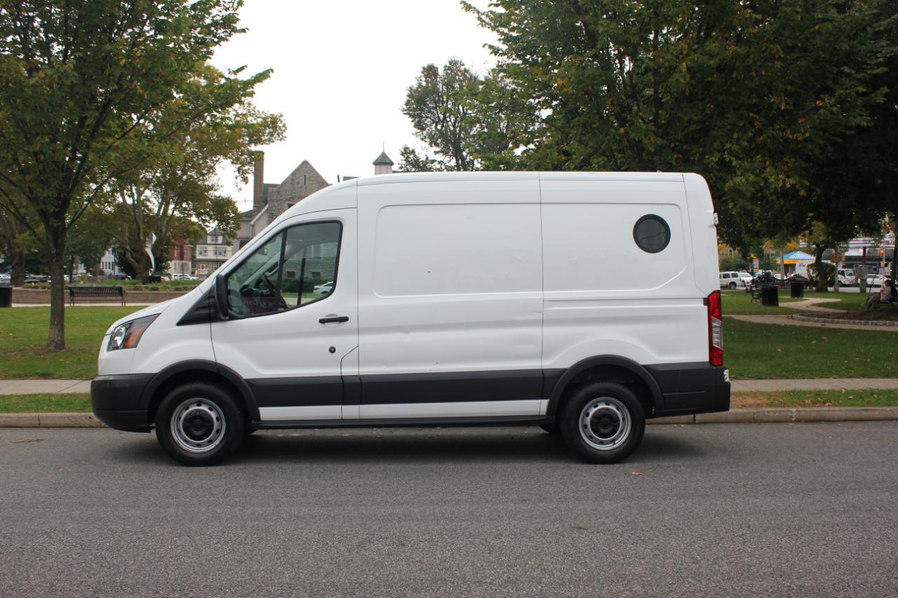 Ford Transit 150 Van Med. Roof w/Sliding Pass. 130-in. WB 2017