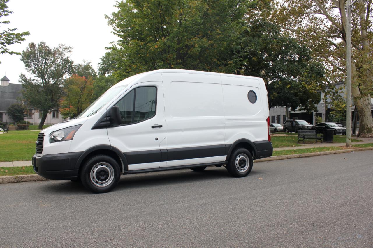 Ford Transit 150 Van Med. Roof w/Sliding Pass. 130-in. WB 2017