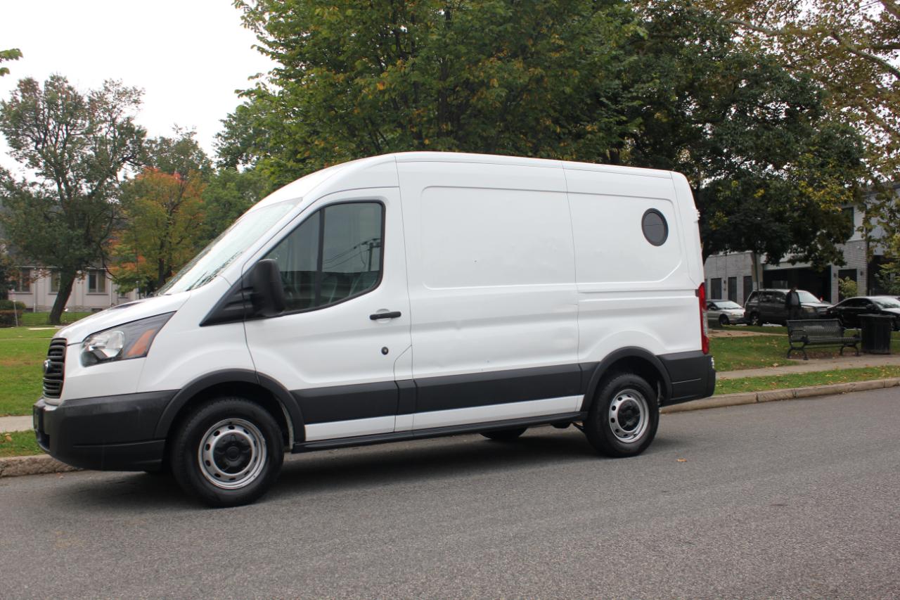 Ford Transit 150 Van Med. Roof w/Sliding Pass. 130-in. WB 2017