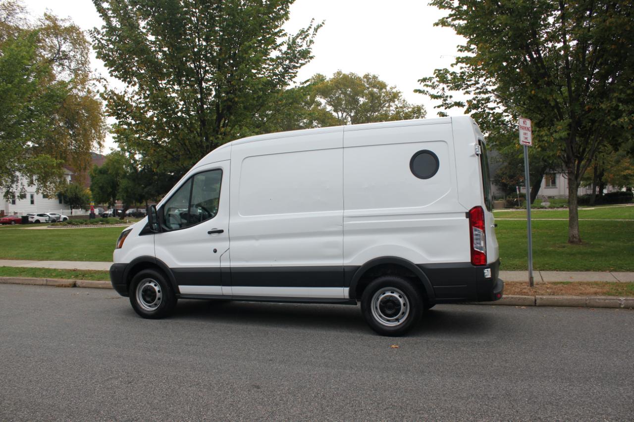 Ford Transit 150 Van Med. Roof w/Sliding Pass. 130-in. WB 2017