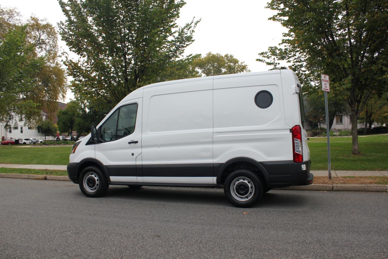Ford Transit 150 Van Med. Roof w/Sliding Pass. 130-in. WB 2017