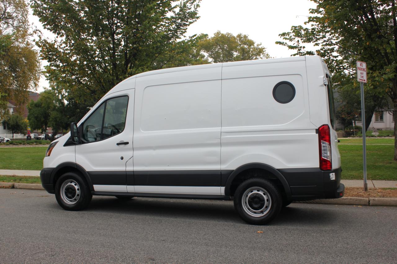 Ford Transit 150 Van Med. Roof w/Sliding Pass. 130-in. WB 2017