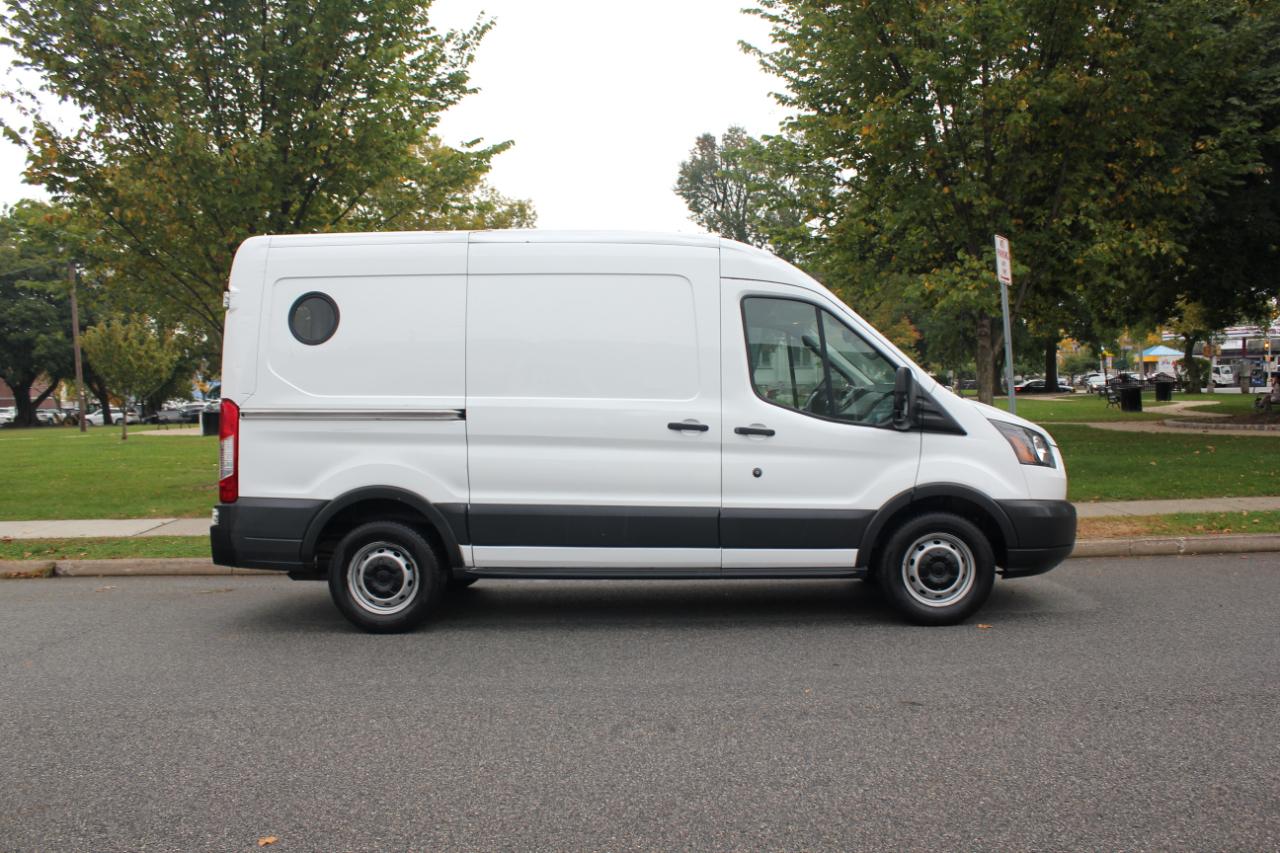 Ford Transit 150 Van Med. Roof w/Sliding Pass. 130-in. WB 2017