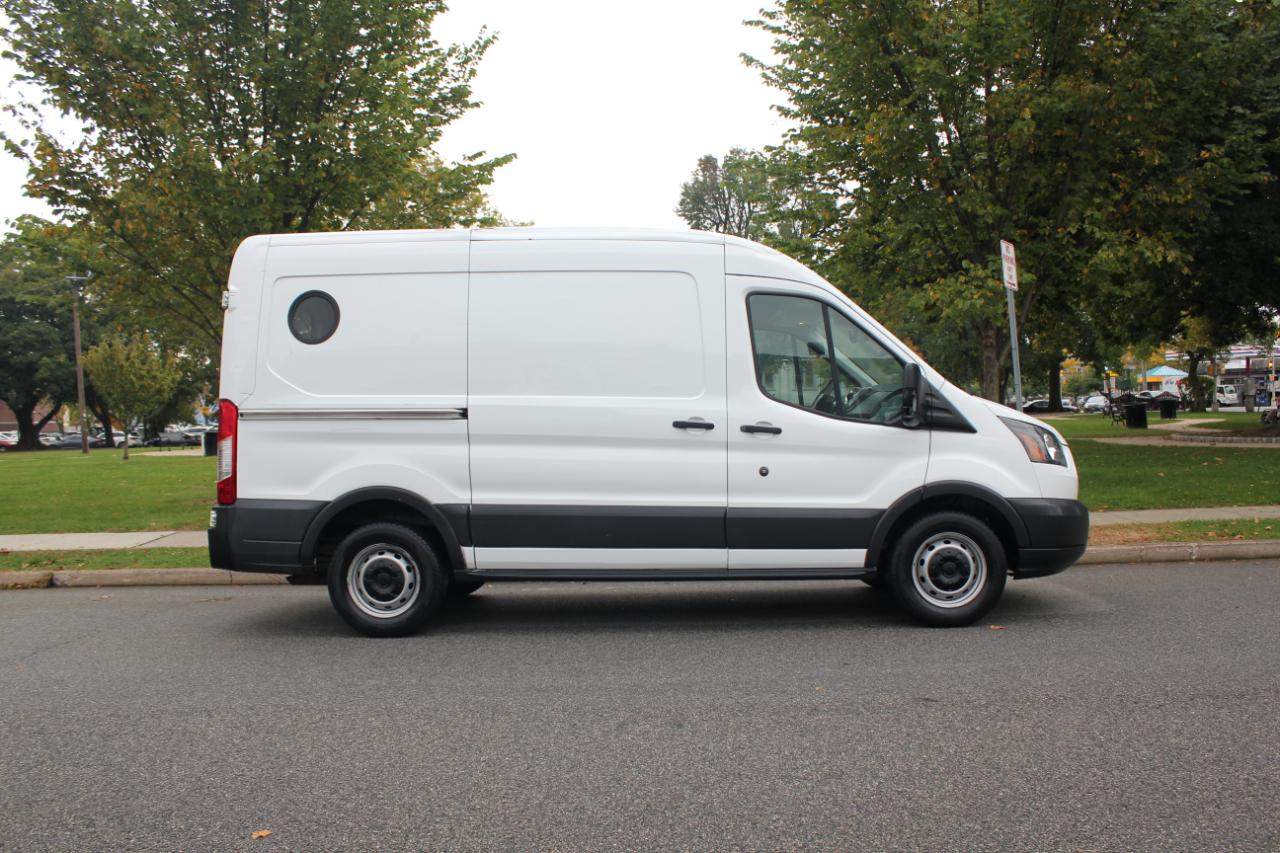 Ford Transit 150 Van Med. Roof w/Sliding Pass. 130-in. WB 2017