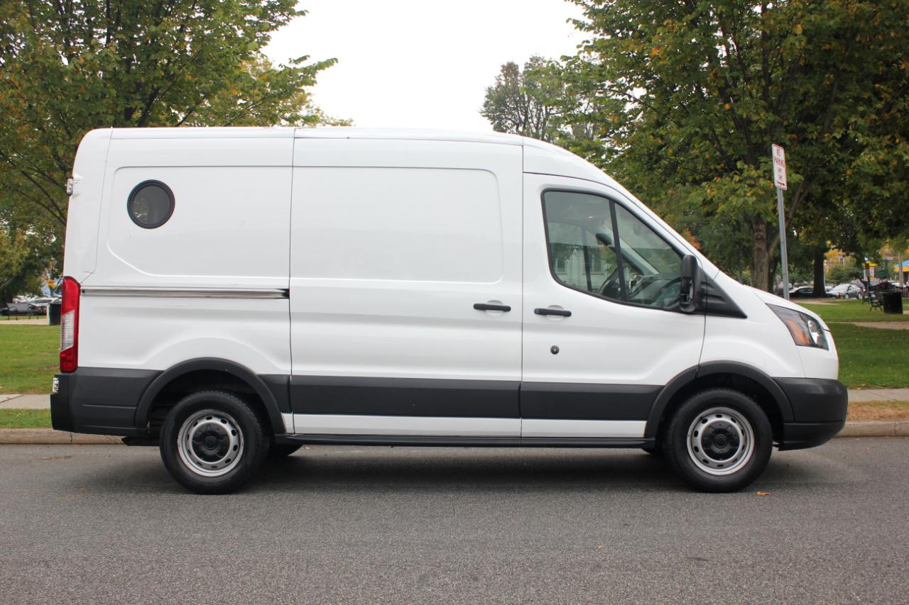 Ford Transit 150 Van Med. Roof w/Sliding Pass. 130-in. WB 2017