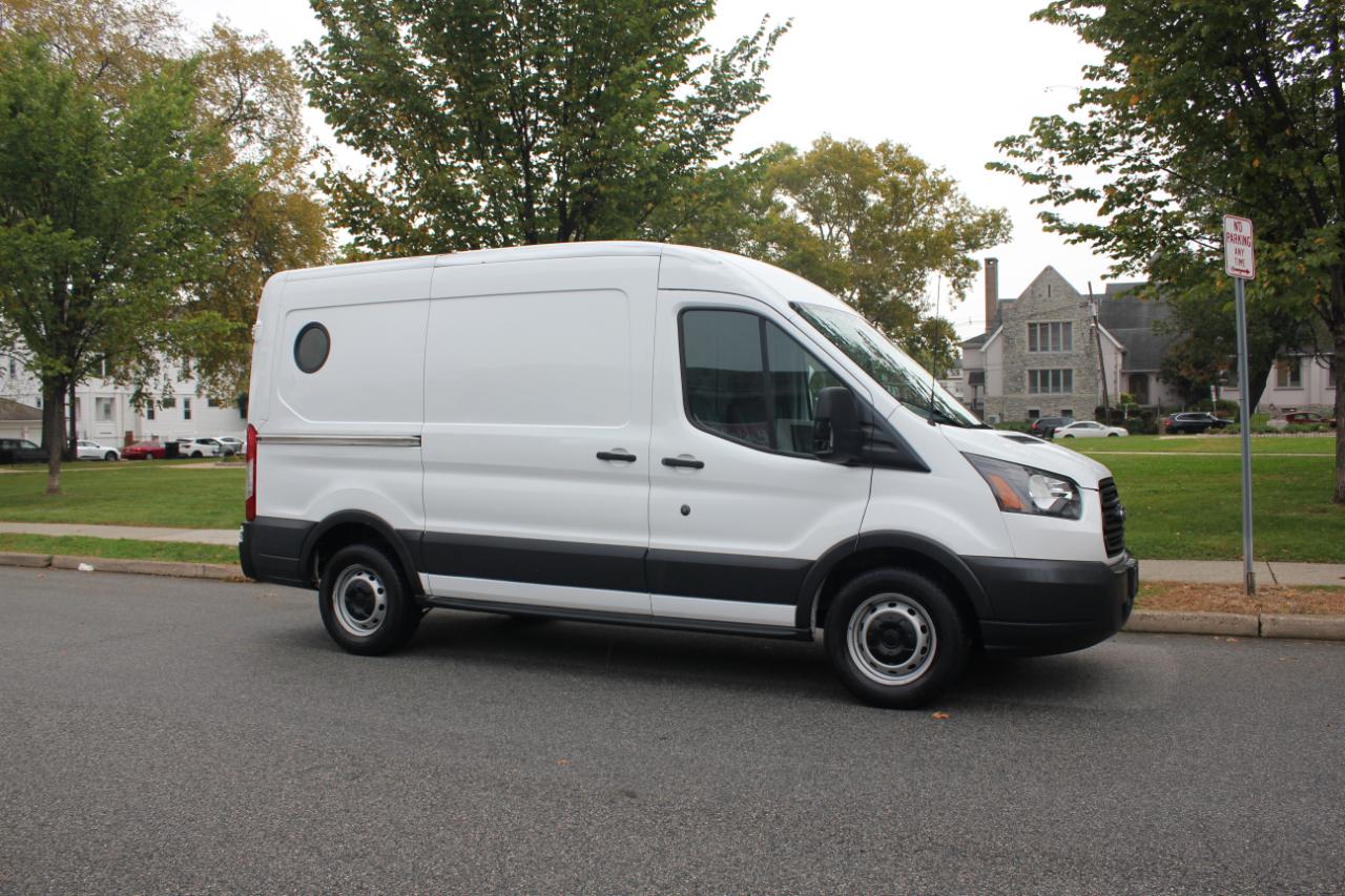Ford Transit 150 Van Med. Roof w/Sliding Pass. 130-in. WB 2017