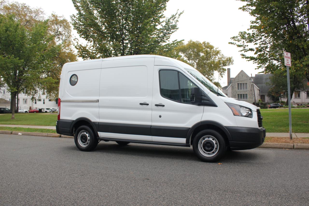 Ford Transit 150 Van Med. Roof w/Sliding Pass. 130-in. WB 2017
