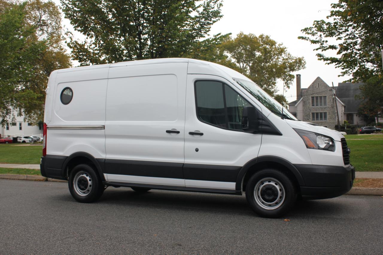 Ford Transit 150 Van Med. Roof w/Sliding Pass. 130-in. WB 2017