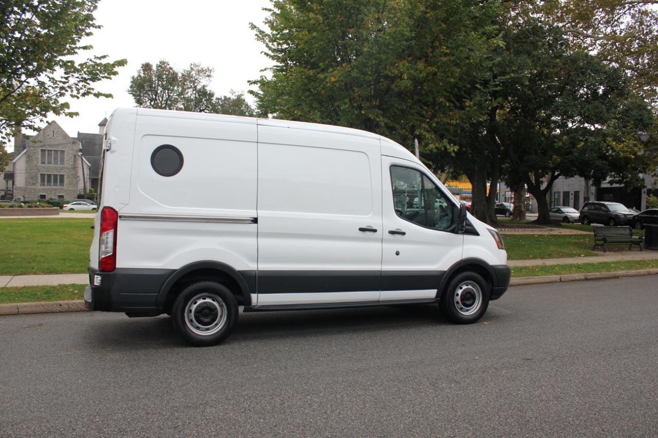 Ford Transit 150 Van Med. Roof w/Sliding Pass. 130-in. WB 2017