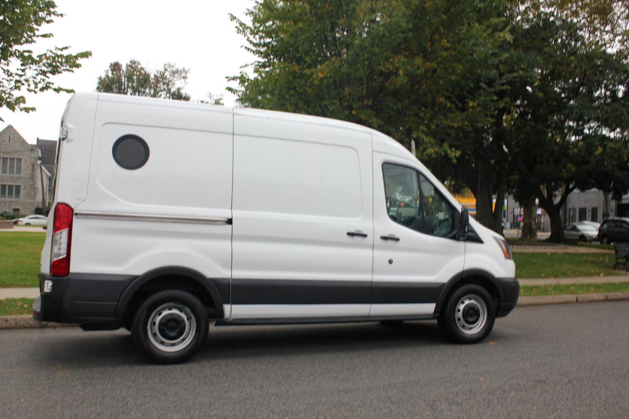 Ford Transit 150 Van Med. Roof w/Sliding Pass. 130-in. WB 2017