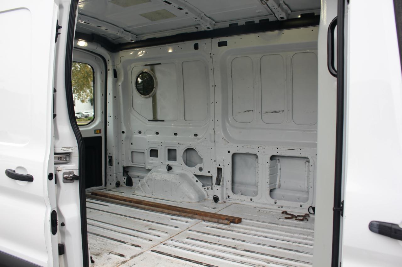 Ford Transit 150 Van Med. Roof w/Sliding Pass. 130-in. WB 2017