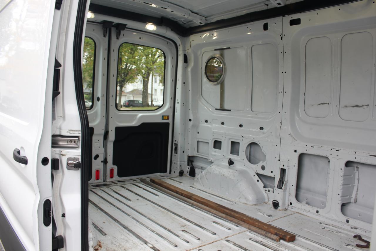 Ford Transit 150 Van Med. Roof w/Sliding Pass. 130-in. WB 2017