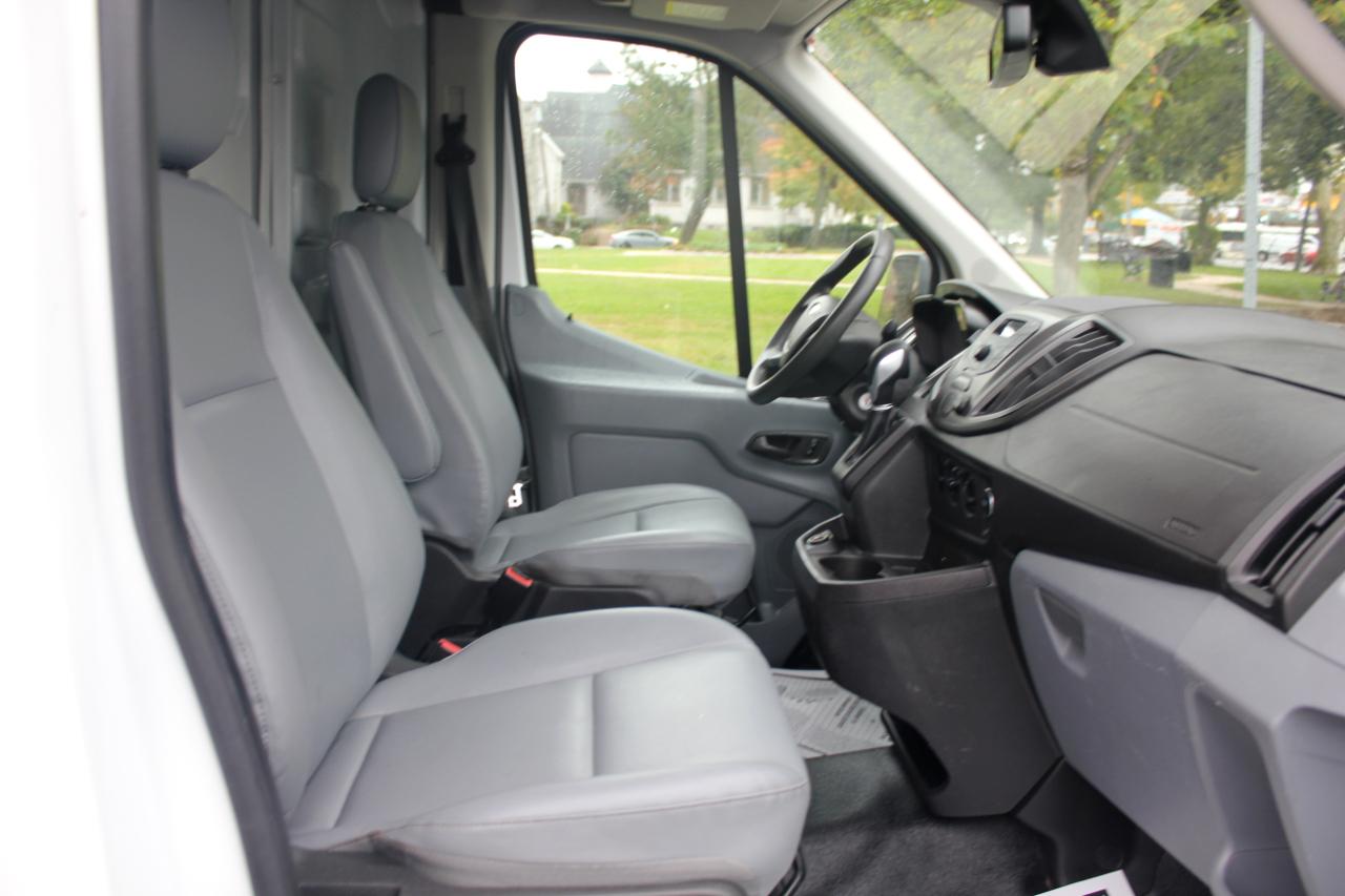 Ford Transit 150 Van Med. Roof w/Sliding Pass. 130-in. WB 2017