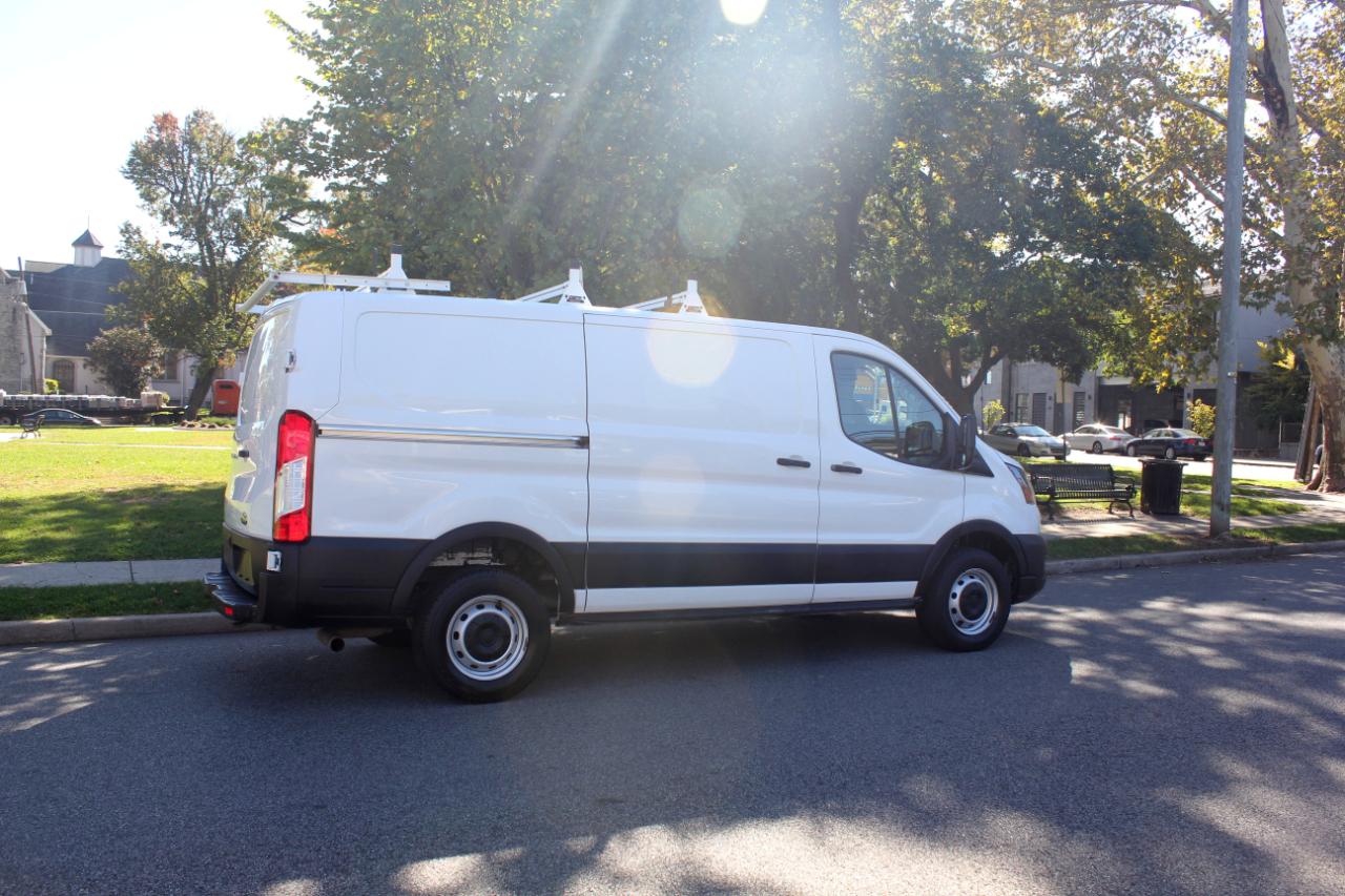 Ford Transit 250 Van Low Roof w/Sliding Pass. 130-in. WB 2020