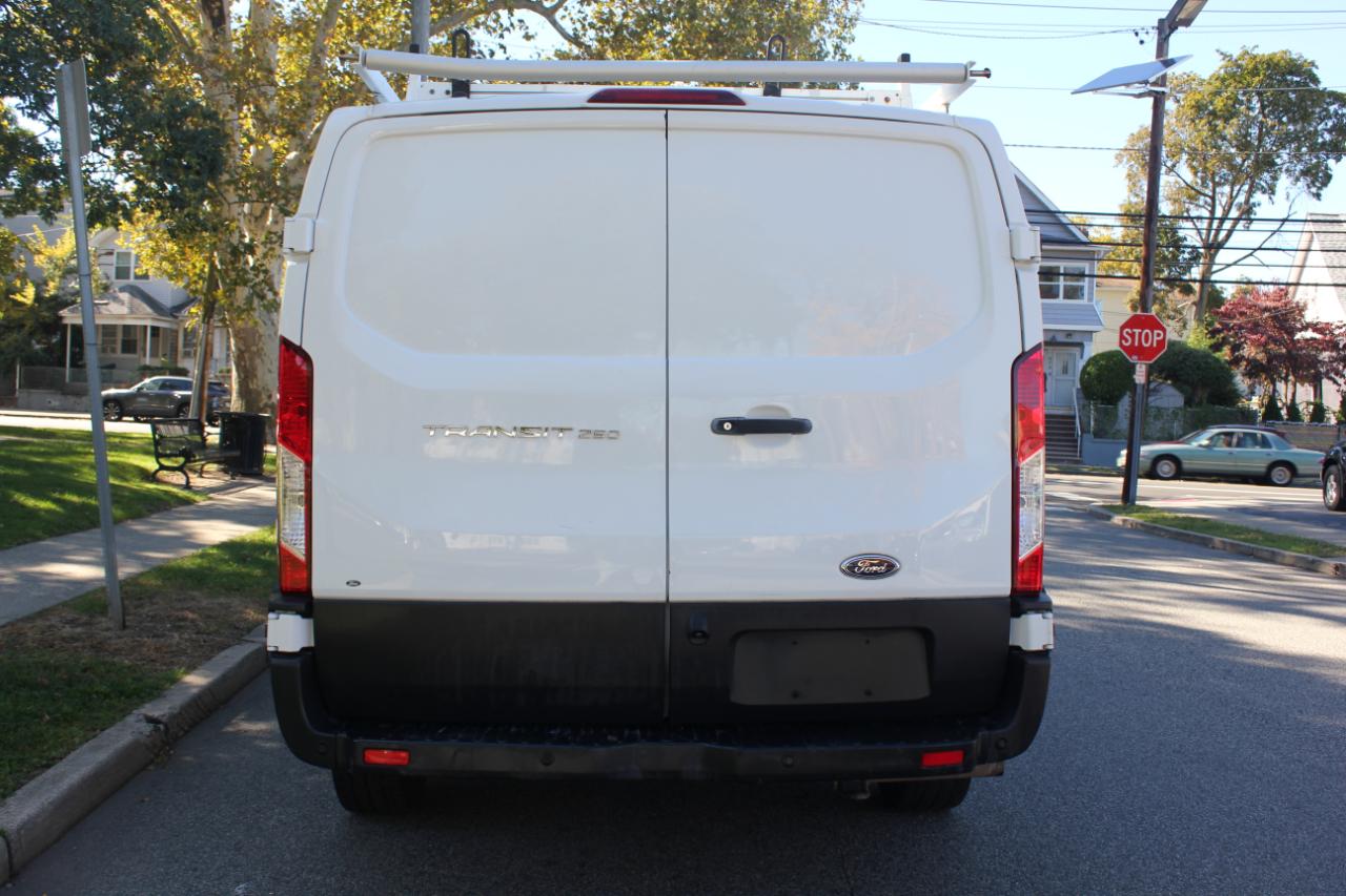 Ford Transit 250 Van Low Roof w/Sliding Pass. 130-in. WB 2020