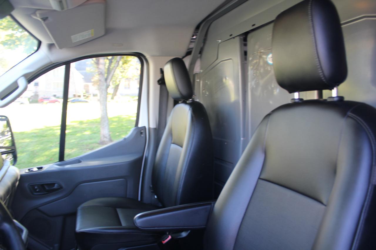 Ford Transit 250 Van Low Roof w/Sliding Pass. 130-in. WB 2020