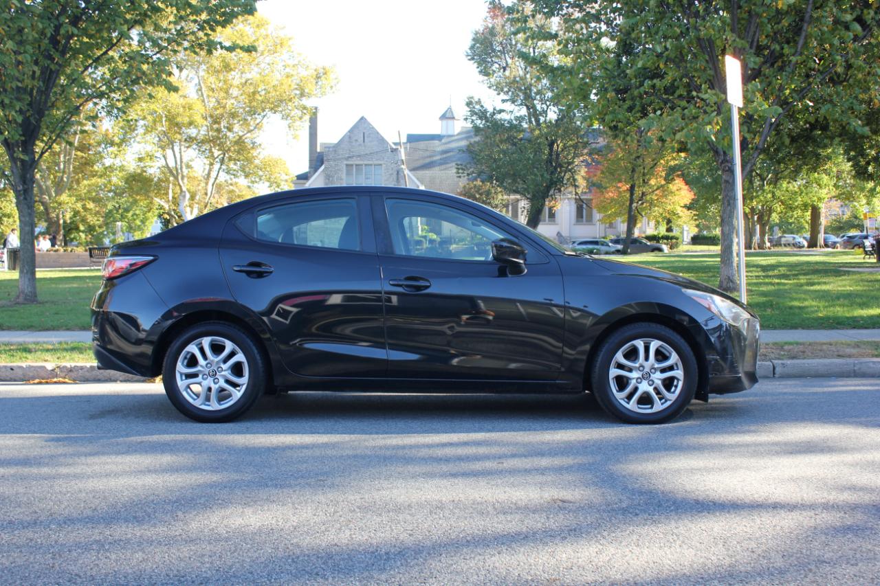Toyota Yaris iA 6A 2017