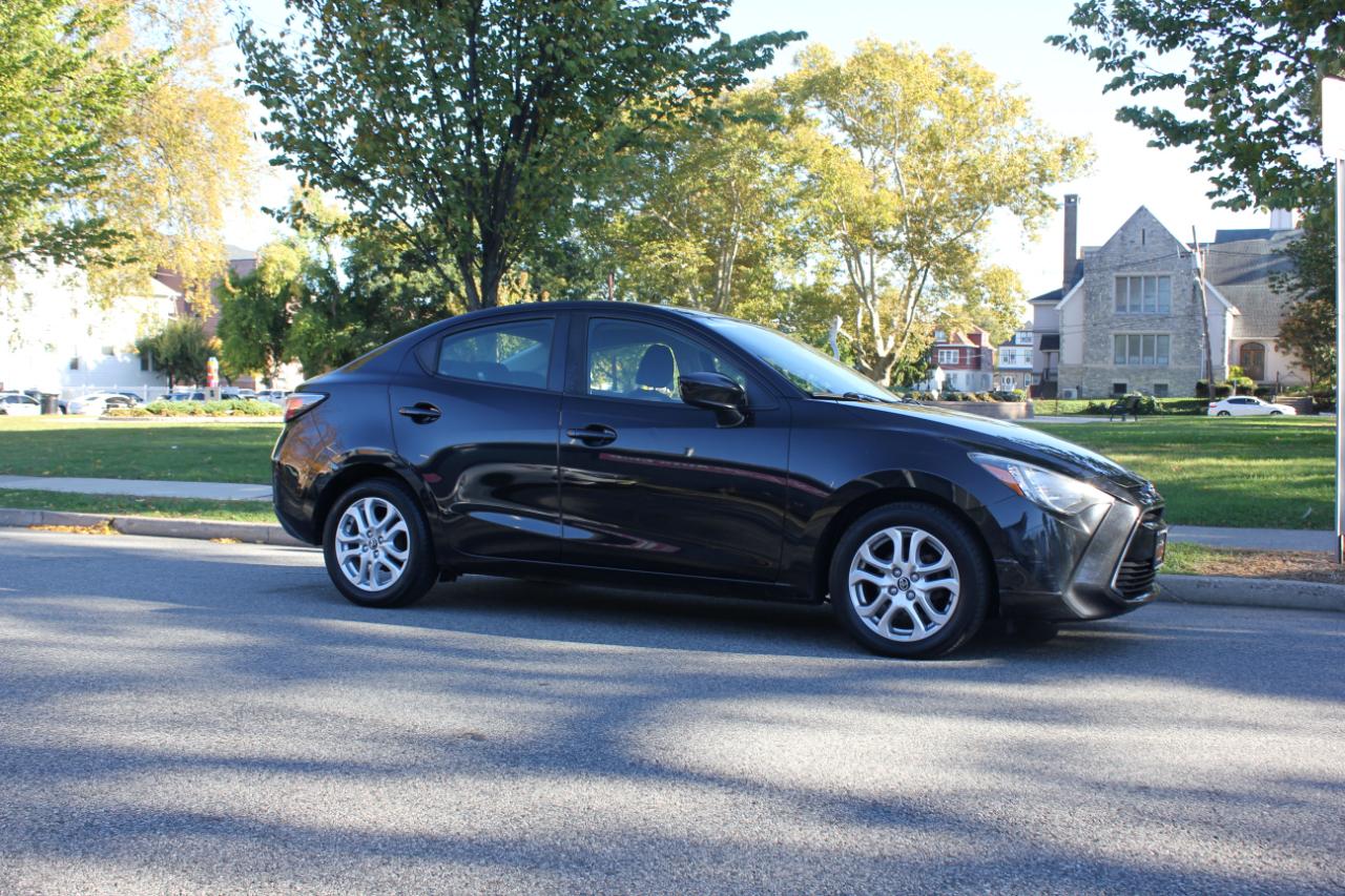 Toyota Yaris iA 6A 2017