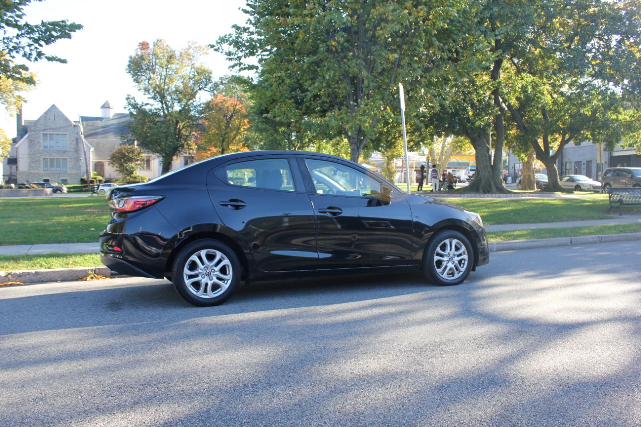 Toyota Yaris iA 6A 2017