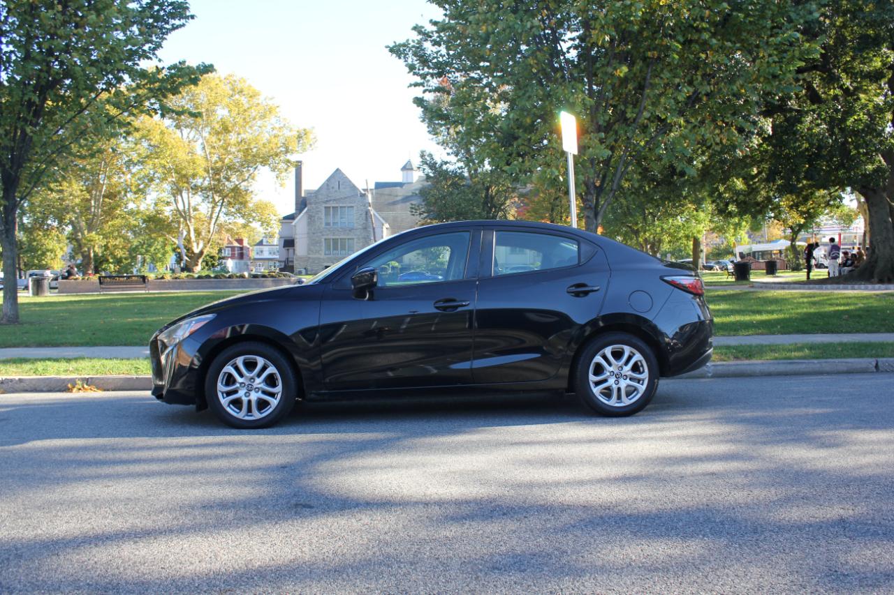 Toyota Yaris iA 6A 2017