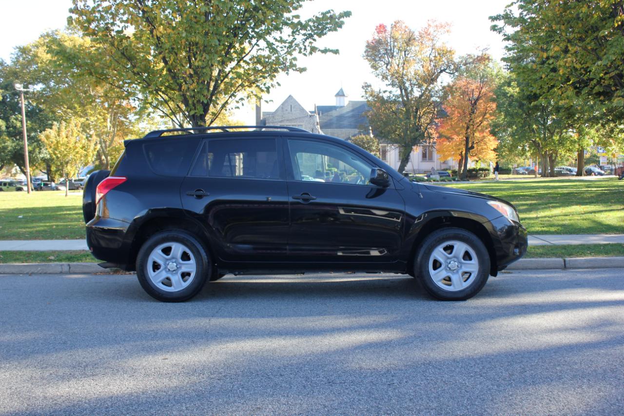 Toyota RAV4 Base I4 4WD with 3rd Row 2007