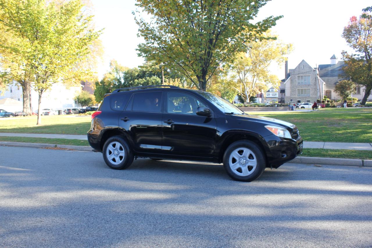 Toyota RAV4 Base I4 4WD with 3rd Row 2007